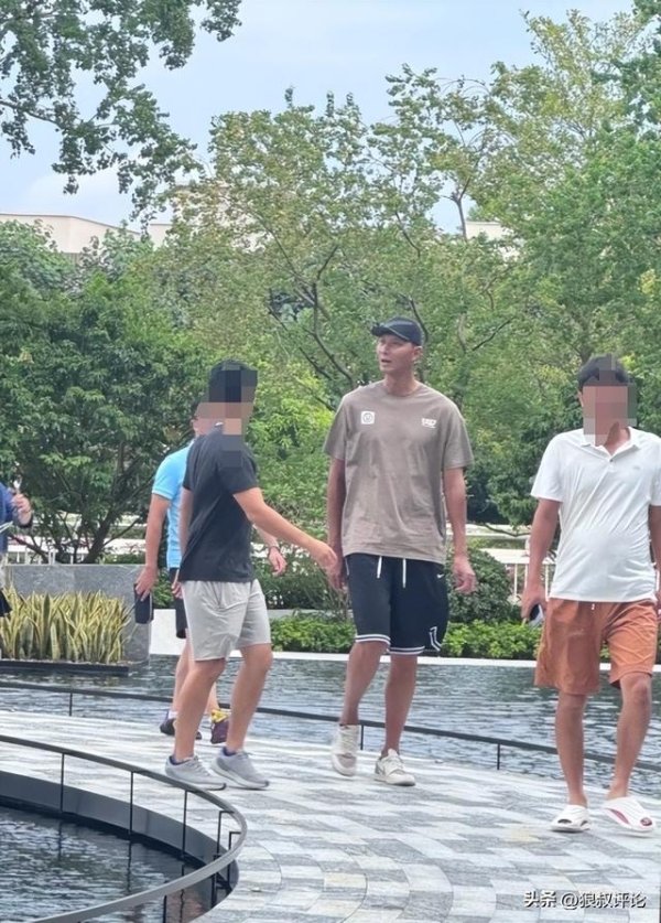 开yun体育网易建联除了振作女粉丝的签名合影除外-开云平台网站皇马赞助商| 开云平台官方ac米兰赞助商 最新官网入口